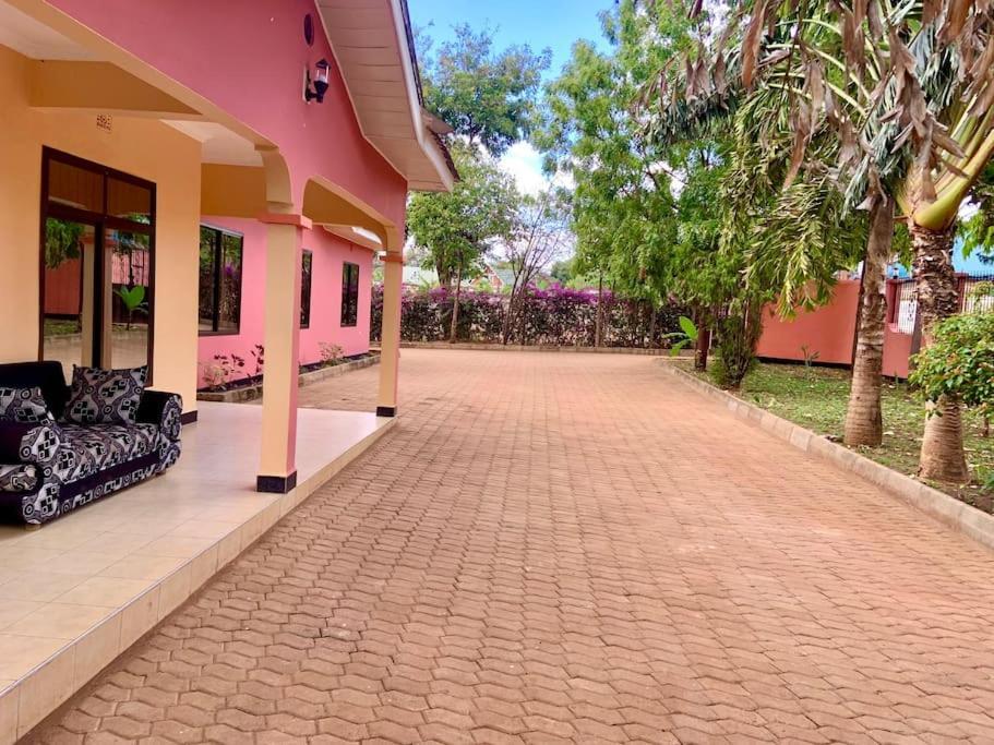 Bungalow X Garten & Terrasse X Wlan X Europaeisch Moshi Dış mekan fotoğraf